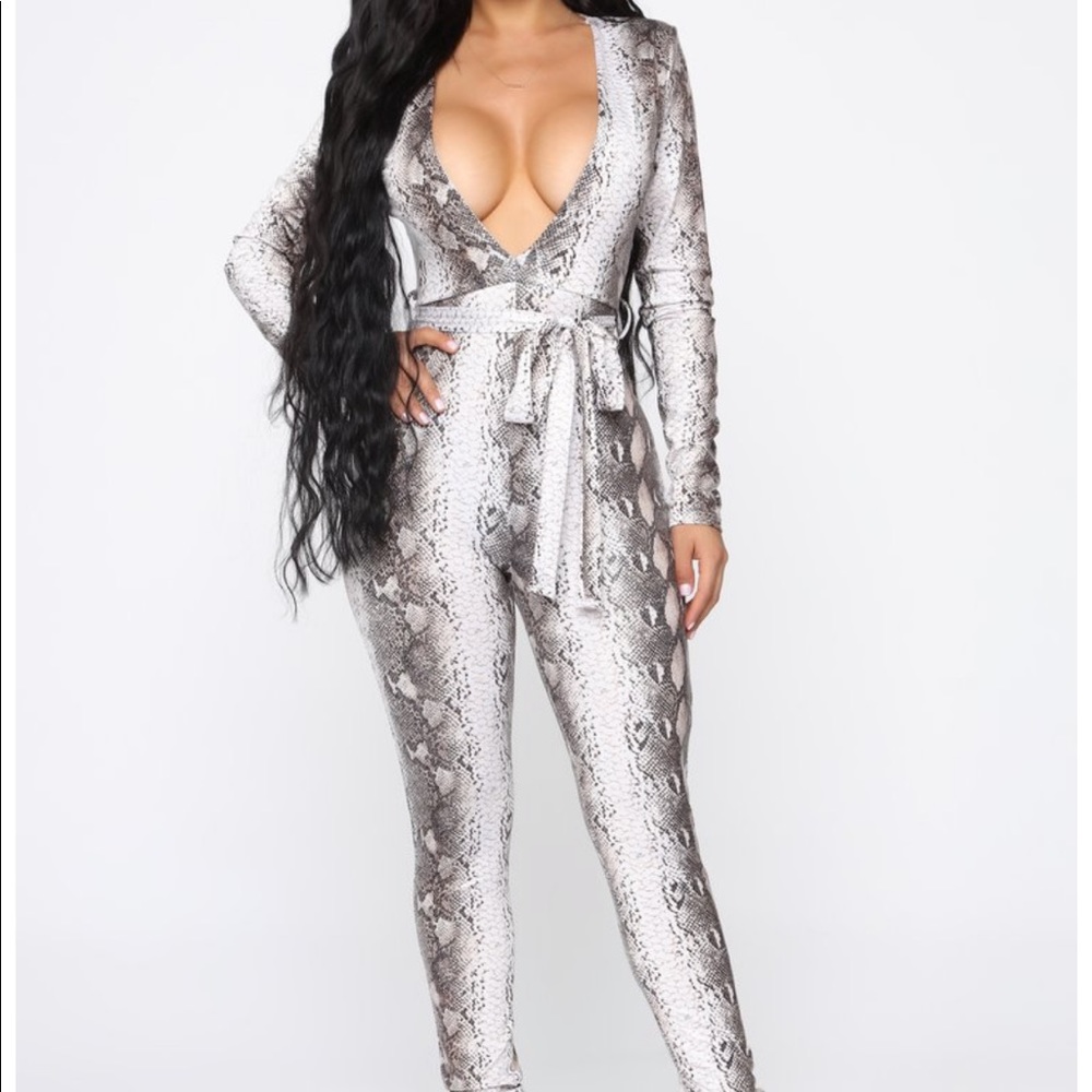 Fashion nova jumpsuit
